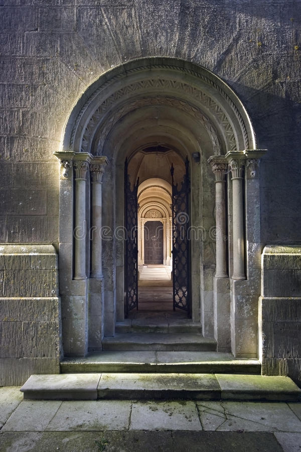 电通安吉斯集团率先牵手腾讯，打造数据营销新生态【三亿体育】