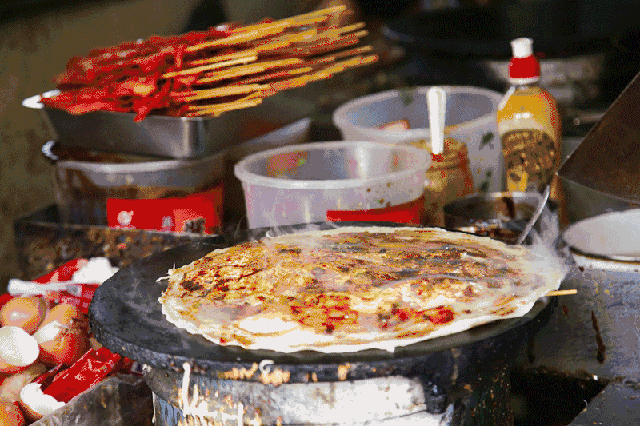 三亿体育官网:现在一些商家为了广告效果真是拼了(图1) 三亿体育手机版