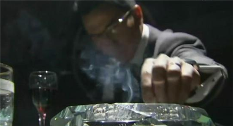 三亿体育官网|一车木头被扣货主追砍警察(图2) 三亿体育手机版