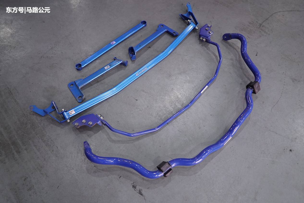 三亿体育官网|一车木头被扣货主追砍警察(图3) 三亿体育